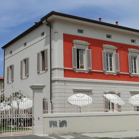 Villino Ermione Hotel มารินาดิปิซา ภายนอก รูปภาพ
