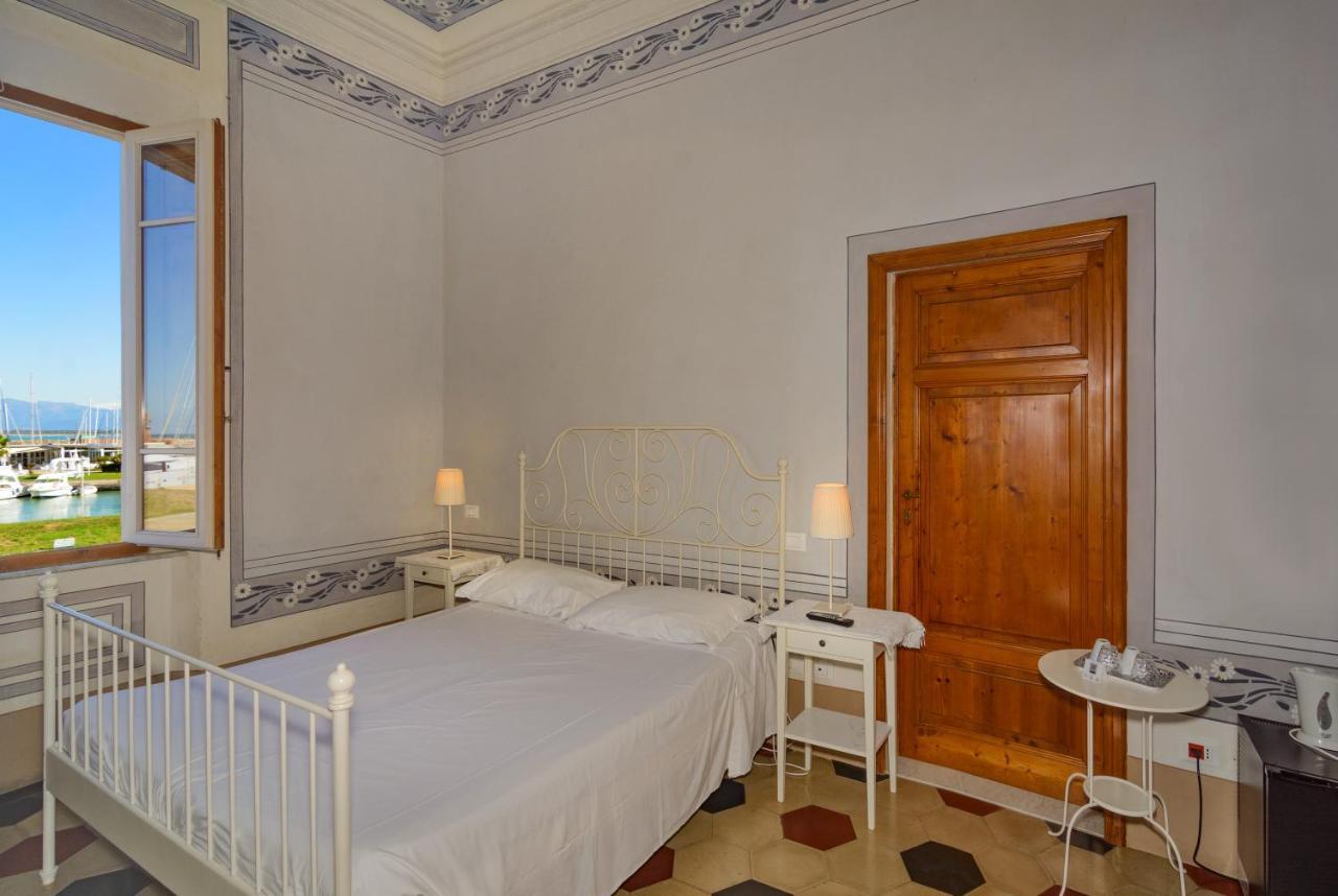 Villino Ermione Hotel มารินาดิปิซา ภายนอก รูปภาพ