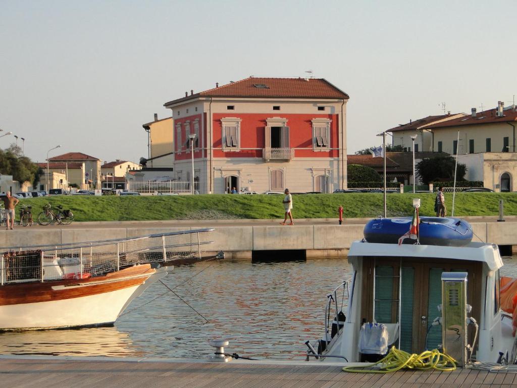 Villino Ermione Hotel มารินาดิปิซา ภายนอก รูปภาพ