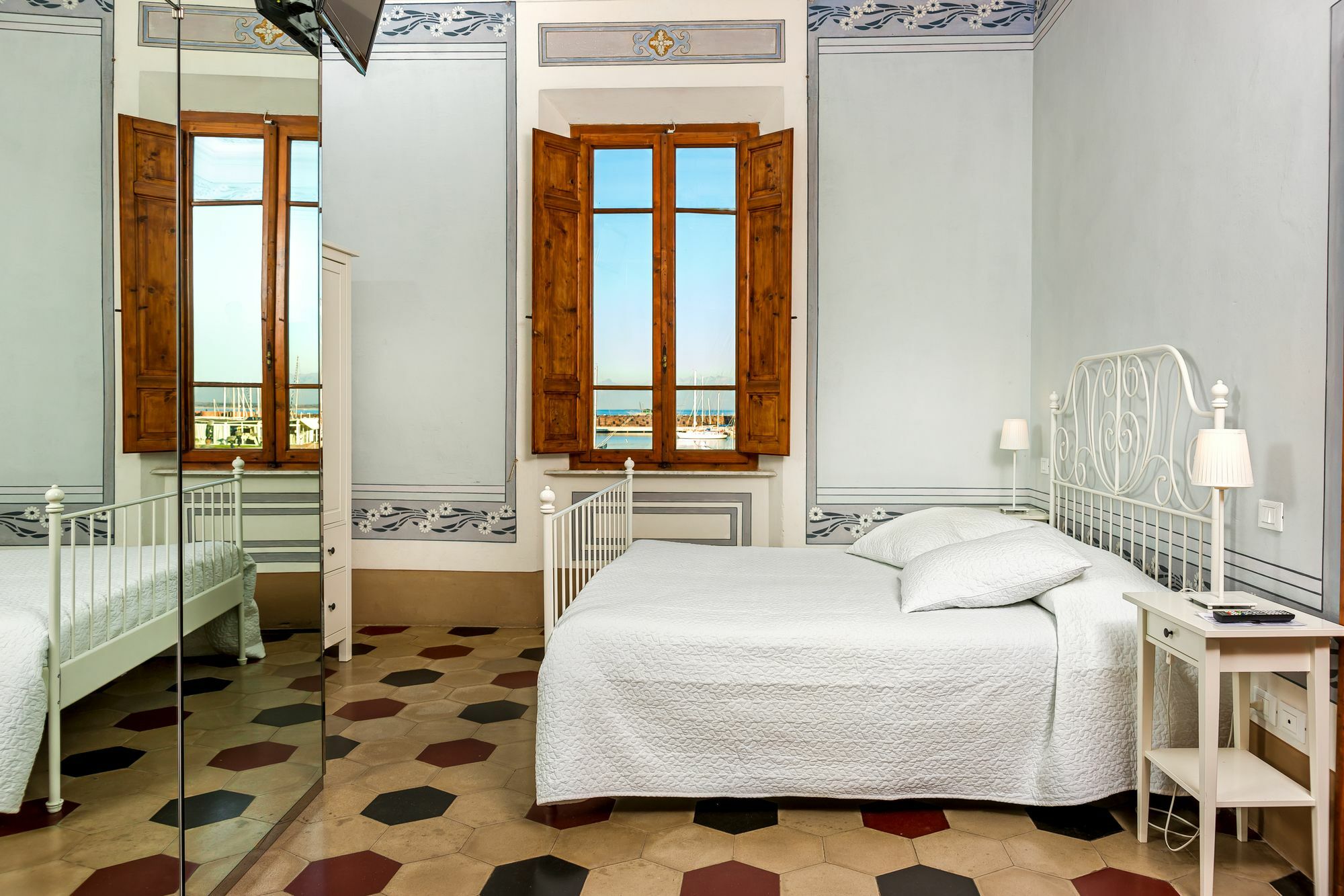 Villino Ermione Hotel มารินาดิปิซา ภายนอก รูปภาพ