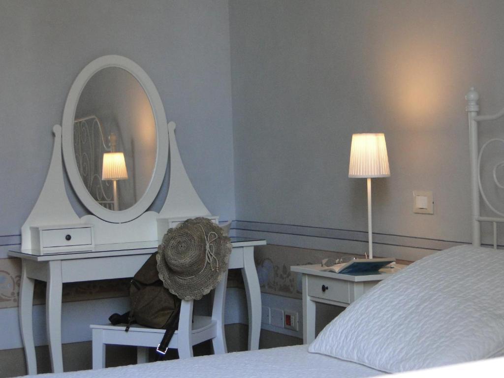Villino Ermione Hotel มารินาดิปิซา ภายนอก รูปภาพ