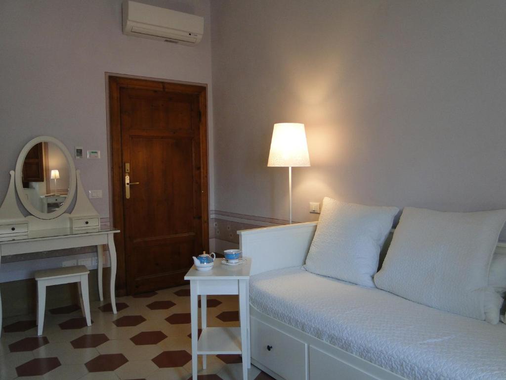 Villino Ermione Hotel มารินาดิปิซา ภายนอก รูปภาพ